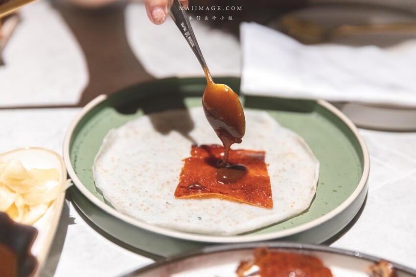 台北美食|九華樓 CHIOU HWA Restaurant~華泰片皮鴨一鴨五吃爽度最高。大直最新食尚地標『春大直』捷運劍