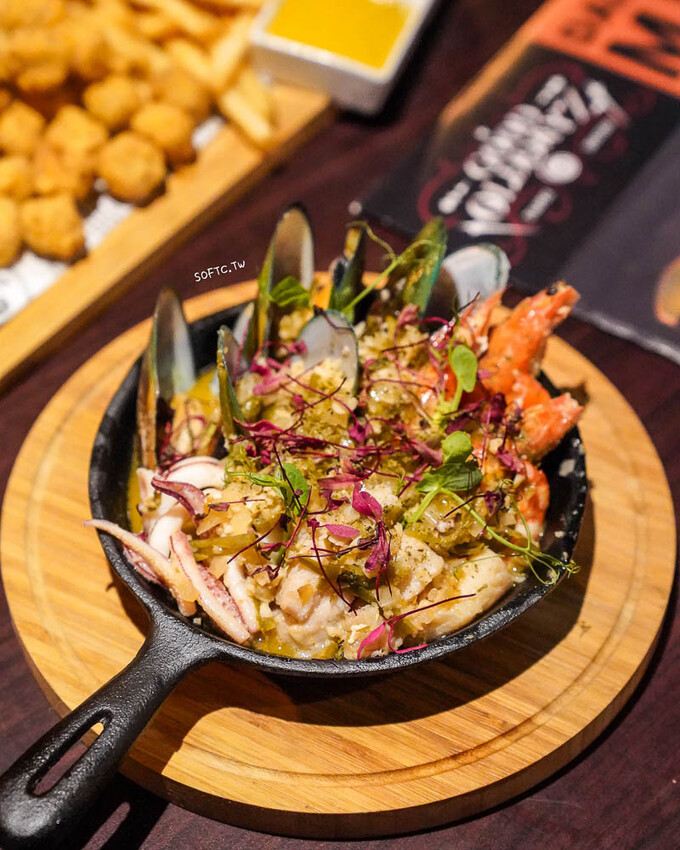 忠孝復興餐酒館「Good Old Dayz Bistro」浮誇太空人東區餐酒館推薦