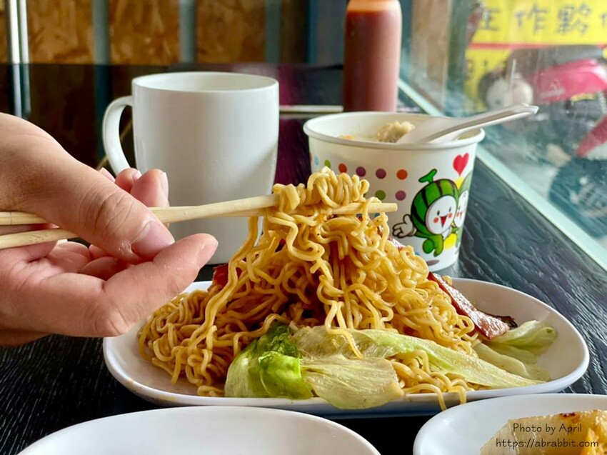 廖記早點-必點的燒餅、鹹豆漿和脆皮蛋餅！