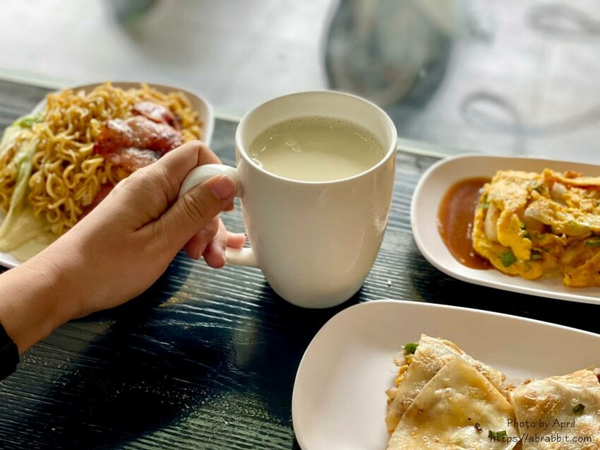 廖記早點-必點的燒餅、鹹豆漿和脆皮蛋餅！