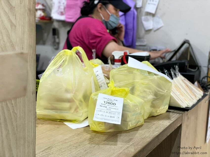 廖記早點-必點的燒餅、鹹豆漿和脆皮蛋餅！