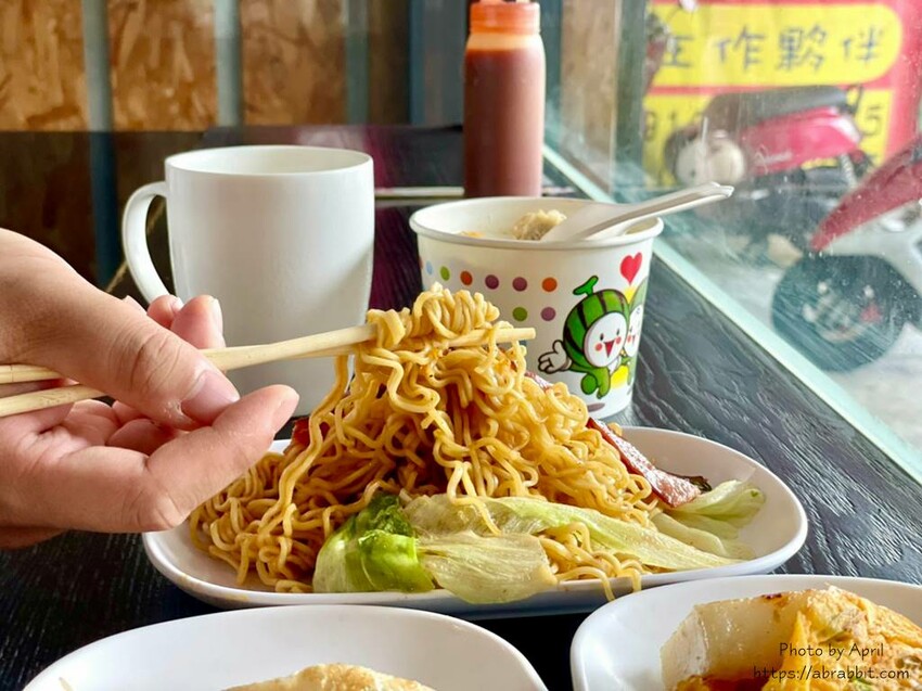 廖記早點-必點的燒餅、鹹豆漿和脆皮蛋餅！