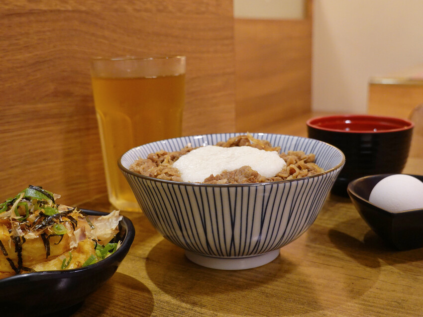 台北大安—牛洞食堂｜牛丼共存經典創新 餵飽上班族和學生一個十年｜台電大樓、公館、三總汀州、台大