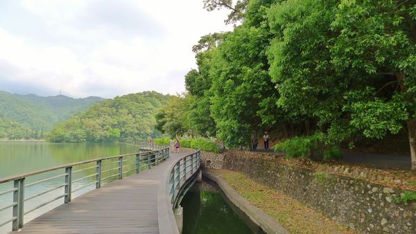龍潭湖：宜蘭-讓人身心靈放鬆龍潭湖.悠閒走走去~