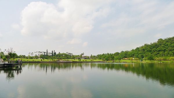 龍潭湖：宜蘭-讓人身心靈放鬆龍潭湖.悠閒走走去~