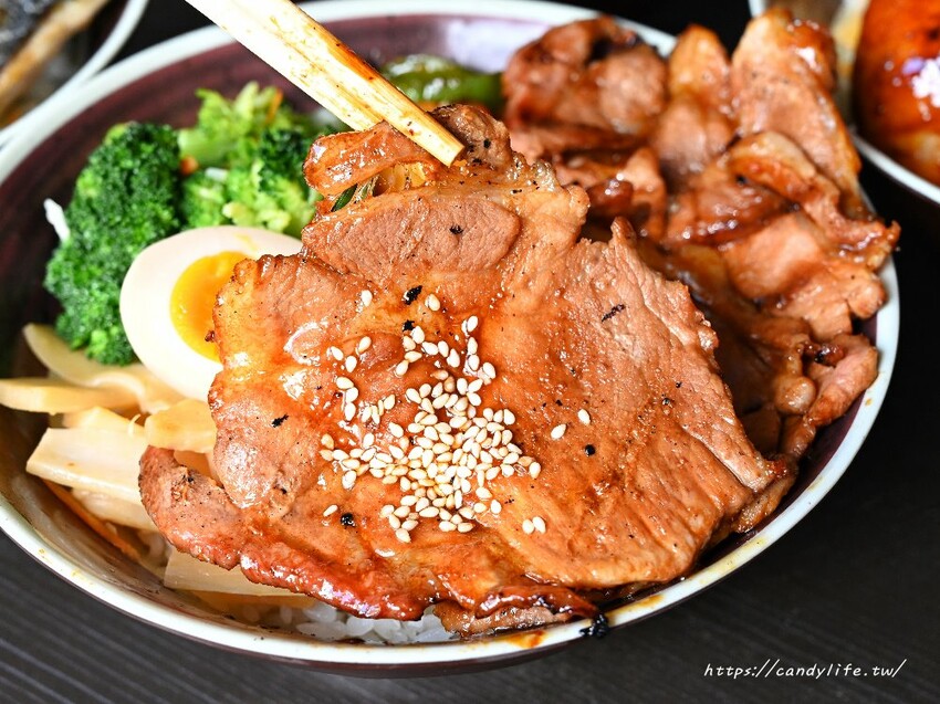 浪食堂火烤便當｜讓人一吃就回不去的火烤便當，現點現烤，醬烤入味，激推雞腿飯，雞腿好吃又大支～