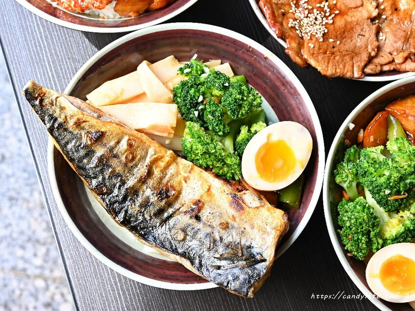 浪食堂火烤便當｜讓人一吃就回不去的火烤便當，現點現烤，醬烤入味，激推雞腿飯，雞腿好吃又大支～