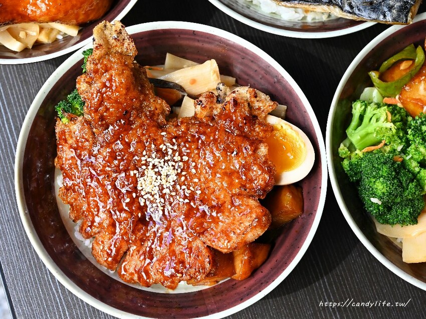 浪食堂火烤便當｜讓人一吃就回不去的火烤便當，現點現烤，醬烤入味，激推雞腿飯，雞腿好吃又大支～