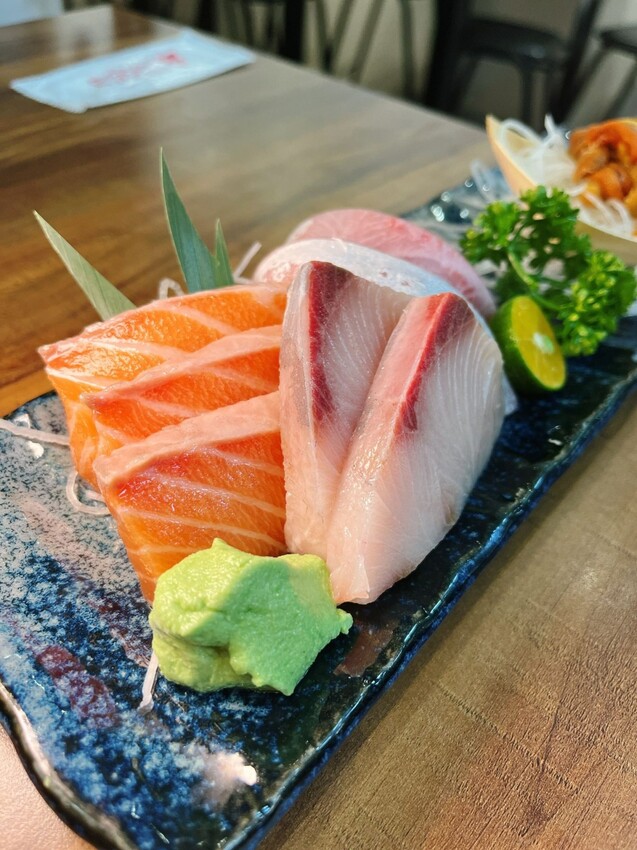板橋隱藏版高CP值生魚片日式料理— 大家樂鮮魚舖，不用花大錢也可以享受日本進口的美味！超新鮮的口感吃一口