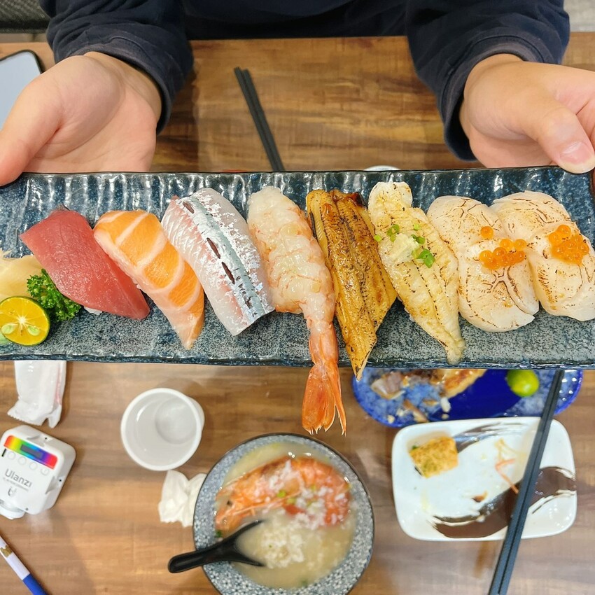 板橋隱藏版高CP值生魚片日式料理— 大家樂鮮魚舖，不用花大錢也可以享受日本進口的美味！超新鮮的口感吃一口
