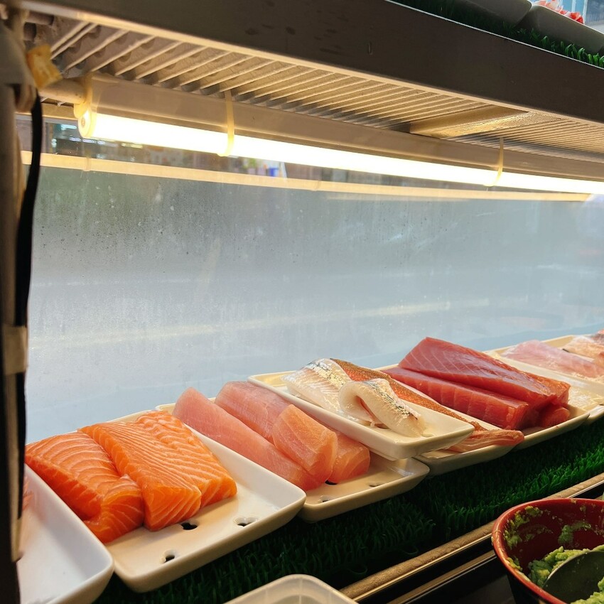 板橋隱藏版高CP值生魚片日式料理— 大家樂鮮魚舖，不用花大錢也可以享受日本進口的美味！超新鮮的口感吃一口