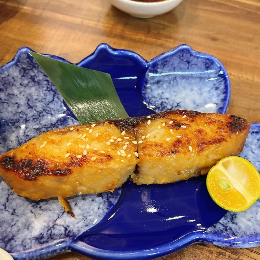 板橋隱藏版高CP值生魚片日式料理— 大家樂鮮魚舖，不用花大錢也可以享受日本進口的美味！超新鮮的口感吃一口