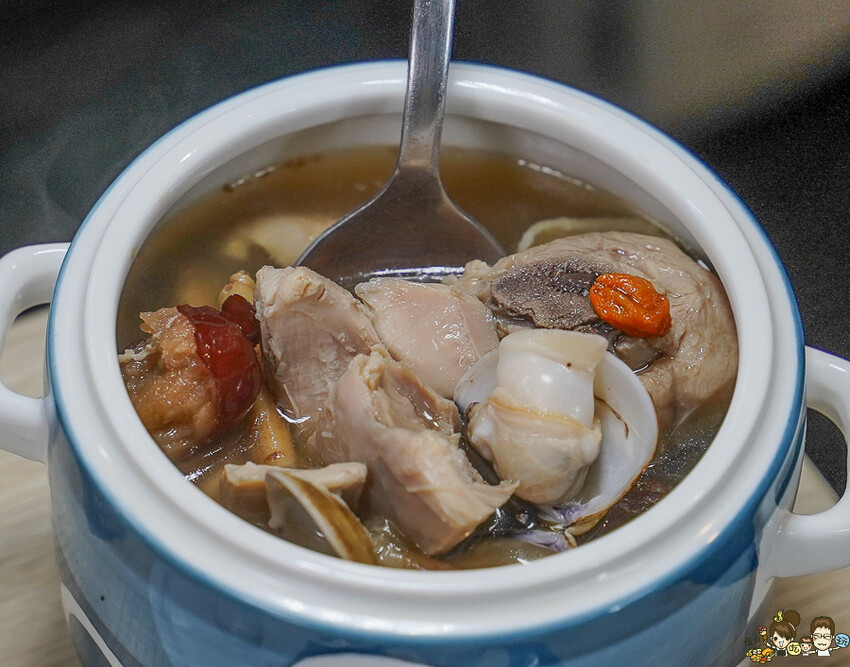 高雄宵夜場必朝聖、晚餐宵夜不孤單必吃日月私饗，手工特製餐點、暖心煲湯、招牌韓國炸醬麵、香甜地瓜可樂餅 - 跟著尼力吃喝玩樂＆親子生活