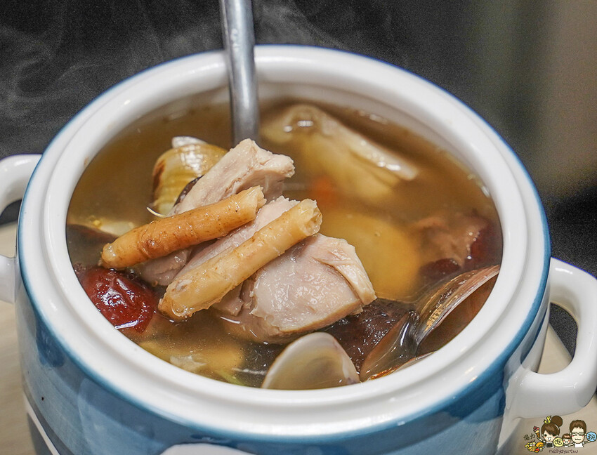 高雄宵夜場必朝聖、晚餐宵夜不孤單必吃日月私饗，手工特製餐點、暖心煲湯、招牌韓國炸醬麵、香甜地瓜可樂餅 - 跟著尼力吃喝玩樂＆親子生活