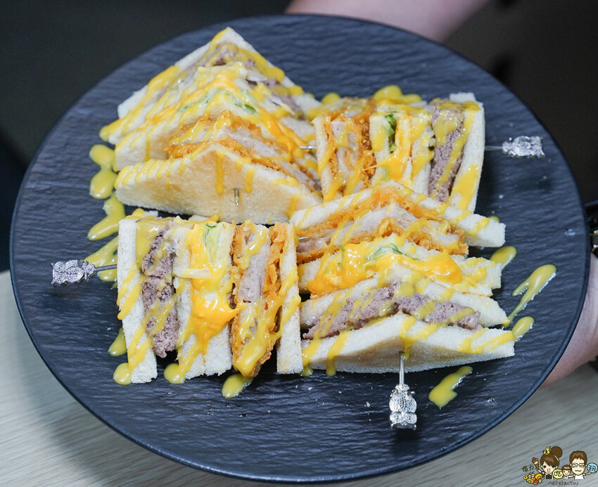 高雄宵夜場必朝聖、晚餐宵夜不孤單必吃日月私饗，手工特製餐點、暖心煲湯、招牌韓國炸醬麵、香甜地瓜可樂餅 - 跟著尼力吃喝玩樂＆親子生活