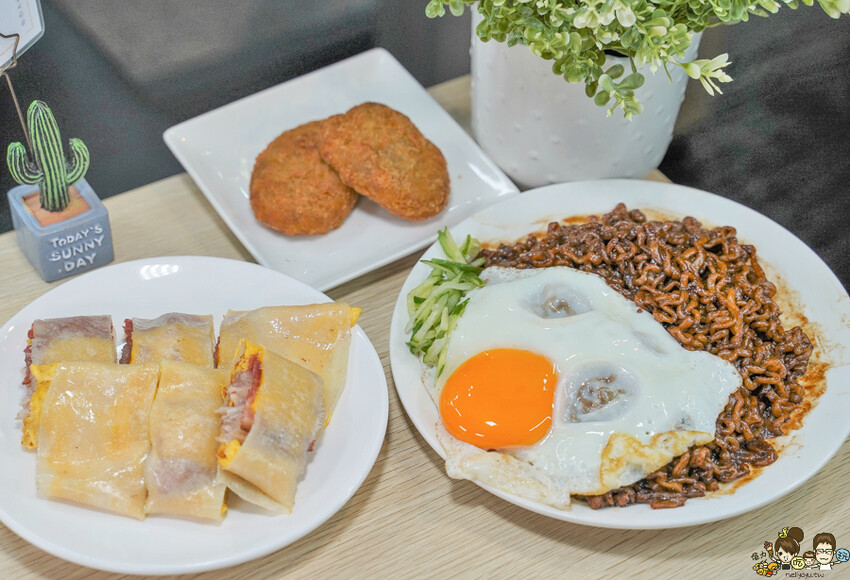 高雄宵夜場必朝聖、晚餐宵夜不孤單必吃日月私饗，手工特製餐點、暖心煲湯、招牌韓國炸醬麵、香甜地瓜可樂餅 - 跟著尼力吃喝玩樂＆親子生活