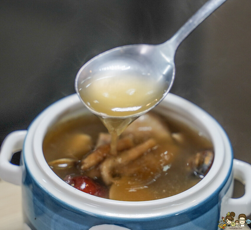 高雄宵夜場必朝聖、晚餐宵夜不孤單必吃日月私饗，手工特製餐點、暖心煲湯、招牌韓國炸醬麵、香甜地瓜可樂餅 - 跟著尼力吃喝玩樂＆親子生活