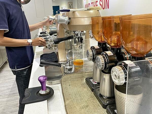 桃園站前│山焙 Sunbay：傳承百年的純正好味道，88°C新鮮現磨現沖現泡的台灣好茶│山焙招牌88°C焙茶│桃園成功店【附菜單】三億茶行