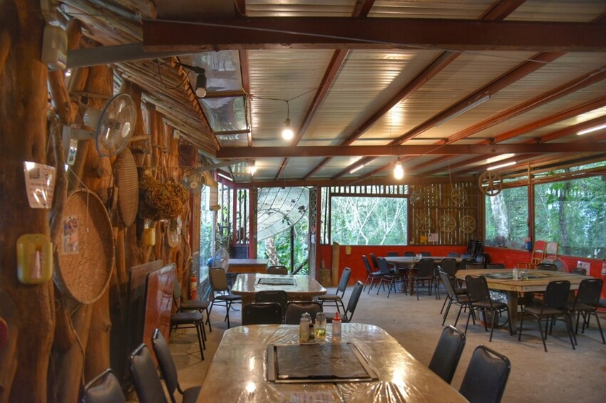 苗栗南庄鄉|二坪部落 那伊魯灣風味餐廳 原住民風味料理 石板烤肉DIY 隱身在深山的原住民風味餐|西莉亞玩樂人生 06.jpeg