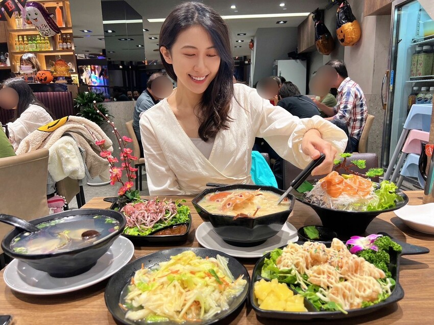 秋蟹駕到～快來萬里吃螃蟹大餐｜四姊妹海鮮餐廳，新鮮美味沒話說｜新北野柳美食