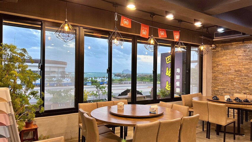 秋蟹駕到～快來萬里吃螃蟹大餐｜四姊妹海鮮餐廳，新鮮美味沒話說｜新北野柳美食