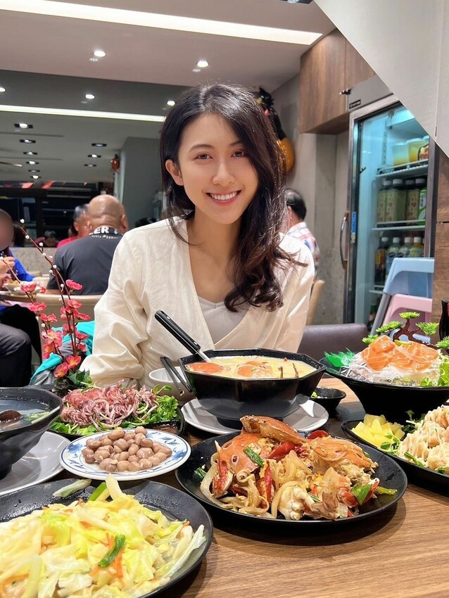 秋蟹駕到～快來萬里吃螃蟹大餐｜四姊妹海鮮餐廳，新鮮美味沒話說｜新北野柳美食