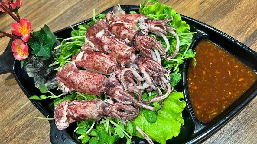 秋蟹駕到～快來萬里吃螃蟹大餐｜四姊妹海鮮餐廳，新鮮美味沒話說｜新北野柳美食