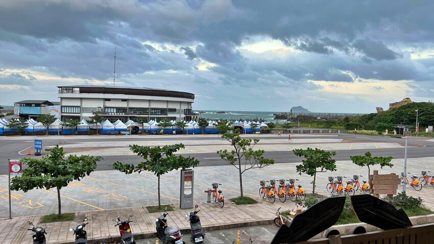 秋蟹駕到～快來萬里吃螃蟹大餐｜四姊妹海鮮餐廳，新鮮美味沒話說｜新北野柳美食