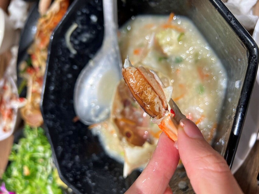 秋蟹駕到～快來萬里吃螃蟹大餐｜四姊妹海鮮餐廳，新鮮美味沒話說｜新北野柳美食