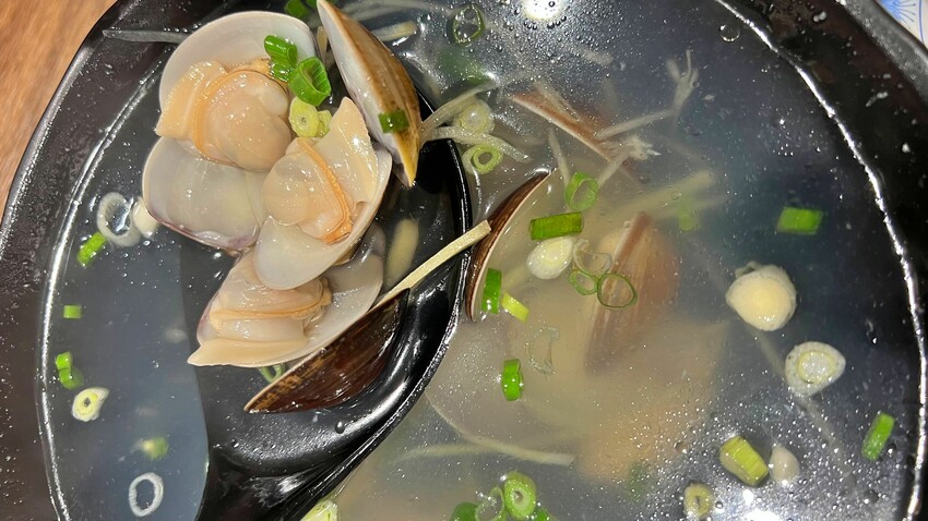 秋蟹駕到～快來萬里吃螃蟹大餐｜四姊妹海鮮餐廳，新鮮美味沒話說｜新北野柳美食