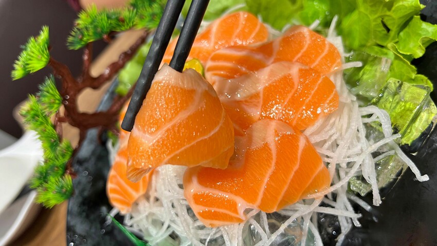 秋蟹駕到～快來萬里吃螃蟹大餐｜四姊妹海鮮餐廳，新鮮美味沒話說｜新北野柳美食