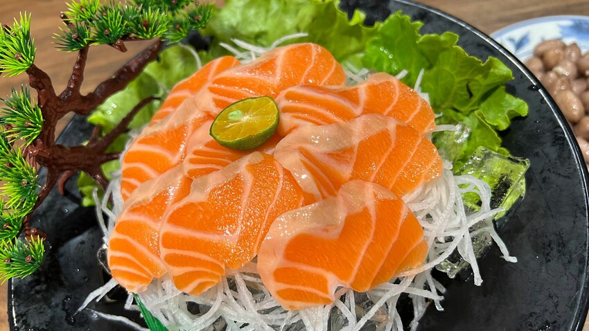 秋蟹駕到～快來萬里吃螃蟹大餐｜四姊妹海鮮餐廳，新鮮美味沒話說｜新北野柳美食