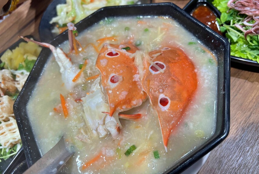 秋蟹駕到～快來萬里吃螃蟹大餐｜四姊妹海鮮餐廳，新鮮美味沒話說｜新北野柳美食