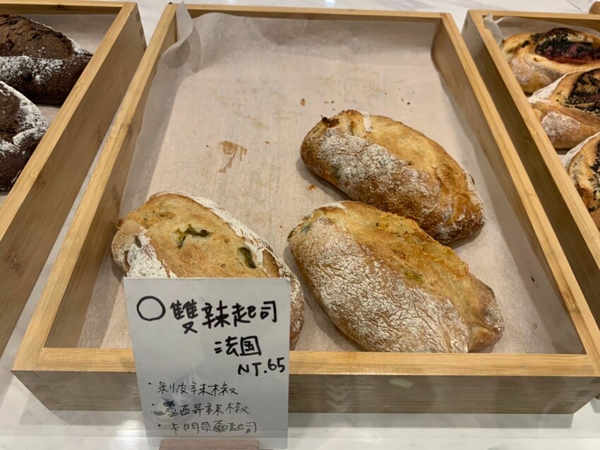 【板橋美食】新埔文青異國麵包店|欣旺麵包店 藍帶麵包師的超可愛麵包 愜意室內座位享受美好下午茶