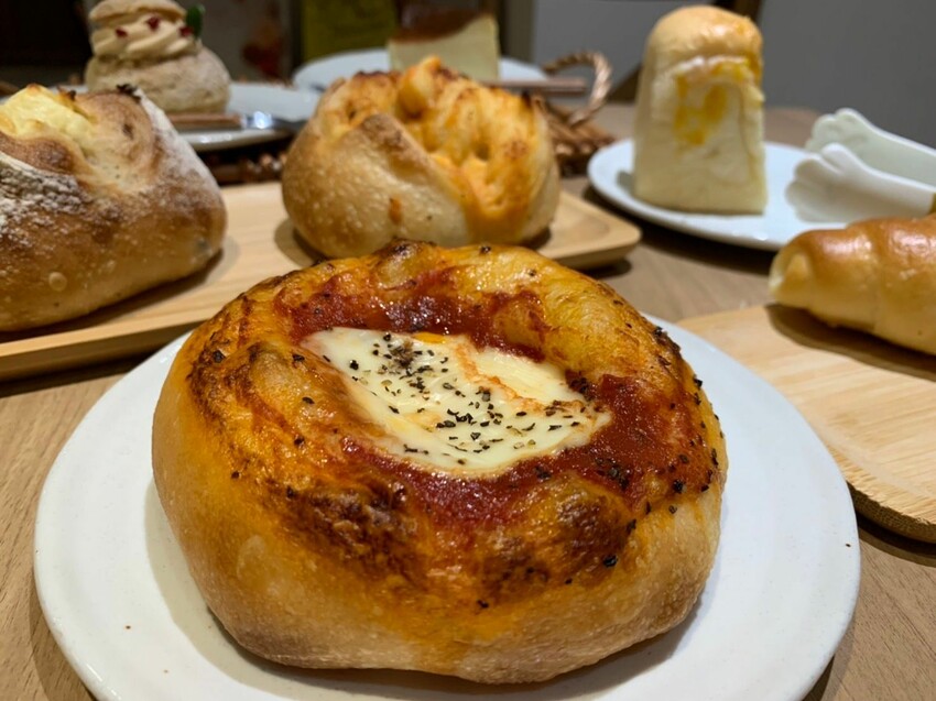 【板橋美食】新埔文青異國麵包店|欣旺麵包店 藍帶麵包師的超可愛麵包 愜意室內座位享受美好下午茶