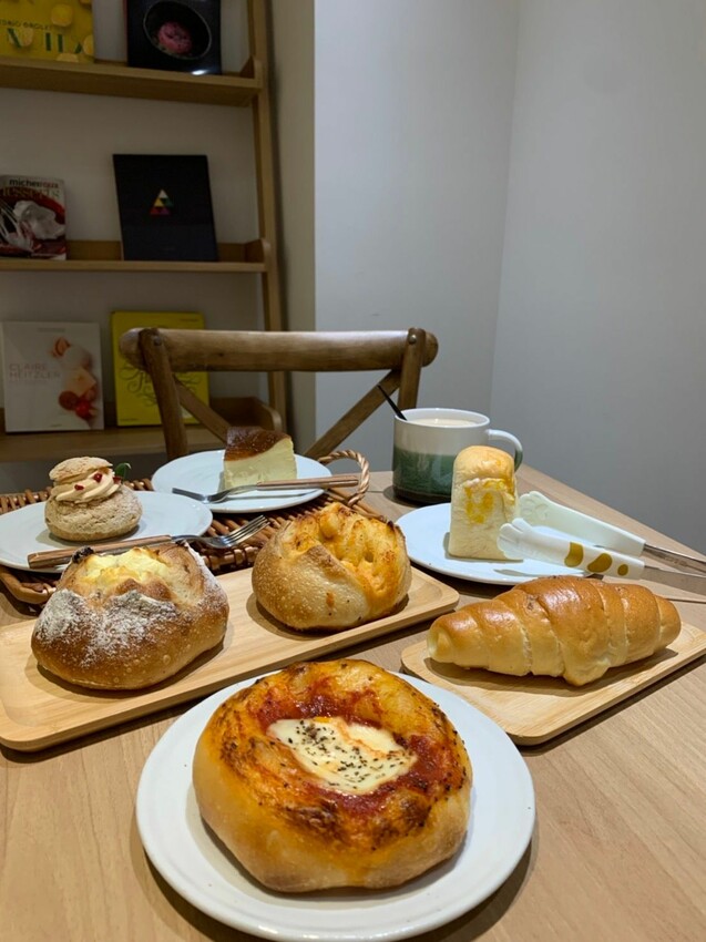 【板橋美食】新埔文青異國麵包店|欣旺麵包店 藍帶麵包師的超可愛麵包 愜意室內座位享受美好下午茶