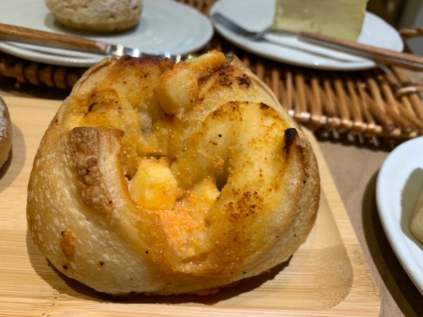 【板橋美食】新埔文青異國麵包店|欣旺麵包店 藍帶麵包師的超可愛麵包 愜意室內座位享受美好下午茶