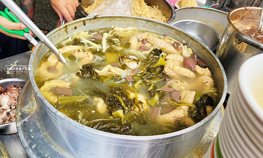 在地人的銷魂美食！激推招牌骨仔肉湯，軟嫩鮮美，人潮滿滿的老店！！！！