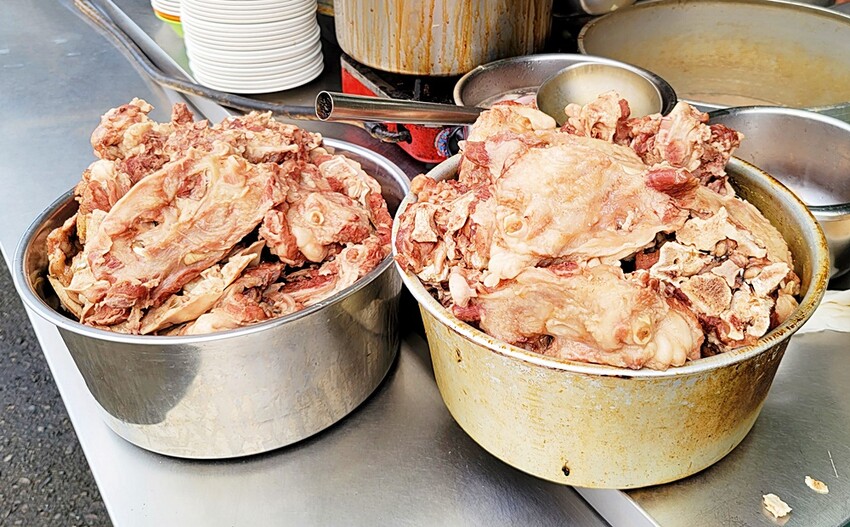 在地人的銷魂美食！激推招牌骨仔肉湯，軟嫩鮮美，人潮滿滿的老店！！！！