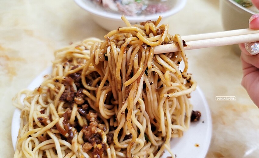 在地人的銷魂美食！激推招牌骨仔肉湯，軟嫩鮮美，人潮滿滿的老店！！！！