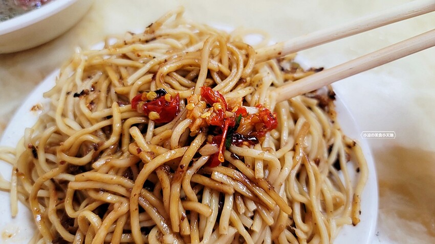 在地人的銷魂美食！激推招牌骨仔肉湯，軟嫩鮮美，人潮滿滿的老店！！！！