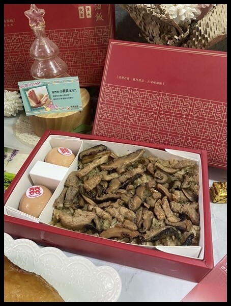 【寶寶滿月油飯開箱/試吃】超人氣的彌月油飯就在【東興彌月油飯