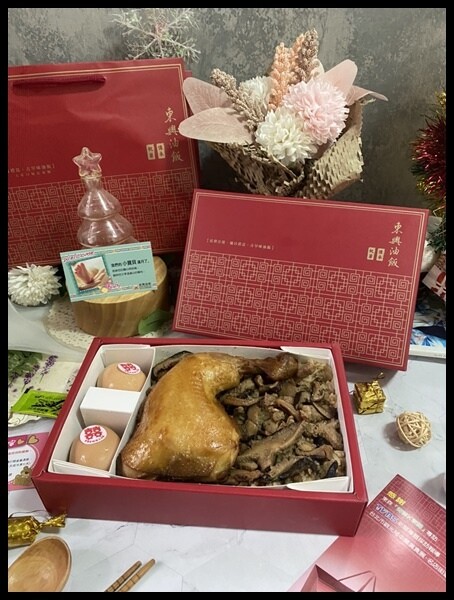 【寶寶滿月油飯開箱/試吃】超人氣的彌月油飯就在【東興彌月油飯