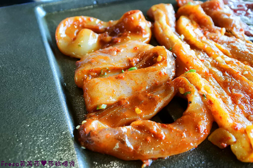 嘉義燒烤吃到飽【激安•焼肉道樂】海鮮牛肉大升級!六宮格肉盤超吸睛!炸物串燒熟食任你吃│嘉義蘭潭│嘉義聚