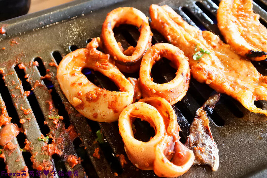 嘉義燒烤吃到飽【激安•焼肉道樂】海鮮牛肉大升級!六宮格肉盤超吸睛!炸物串燒熟食任你吃│嘉義蘭潭│嘉義聚