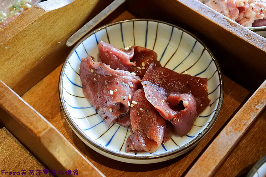 嘉義燒烤吃到飽【激安•焼肉道樂】海鮮牛肉大升級!六宮格肉盤超吸睛!炸物串燒熟食任你吃│嘉義蘭潭│嘉義聚