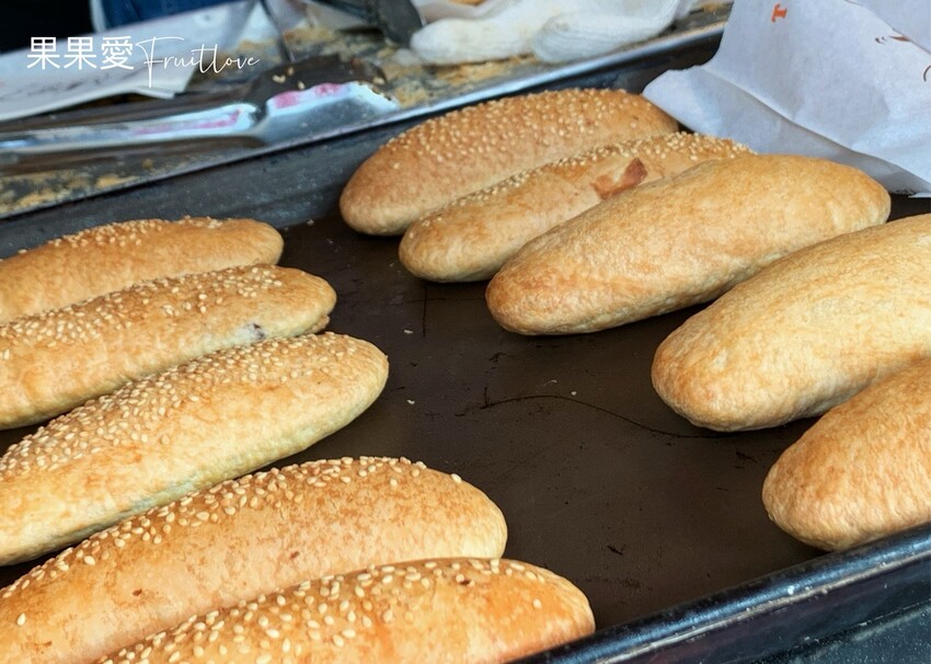揚平燒餅專賣店⟩燒餅酥脆，蔥蛋軟嫩，燒餅夾上蔥蛋，多層次的酥脆中夾著軟嫩-台中南區美食 @果果愛Fruitlove