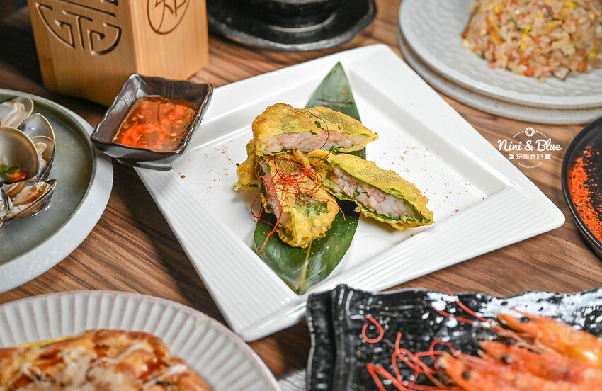 知戶酒食 |台中逢甲日式居酒屋，深夜巷弄裡的老宅宵夜美食，有老闆敲鐘請客活動 @Nini and Blue  玩樂食記