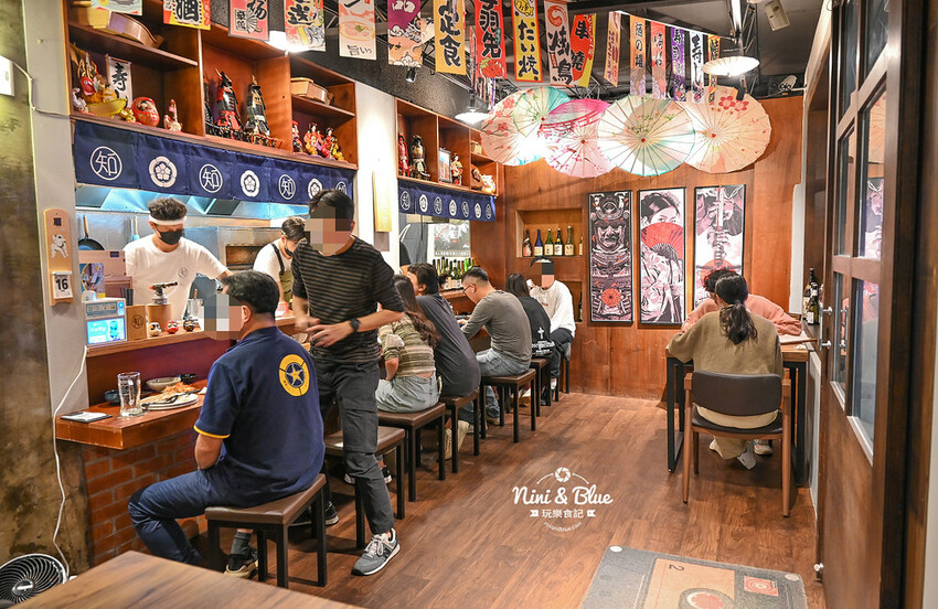 知戶酒食 |台中逢甲日式居酒屋，深夜巷弄裡的老宅宵夜美食，有老闆敲鐘請客活動 @Nini and Blue  玩樂食記