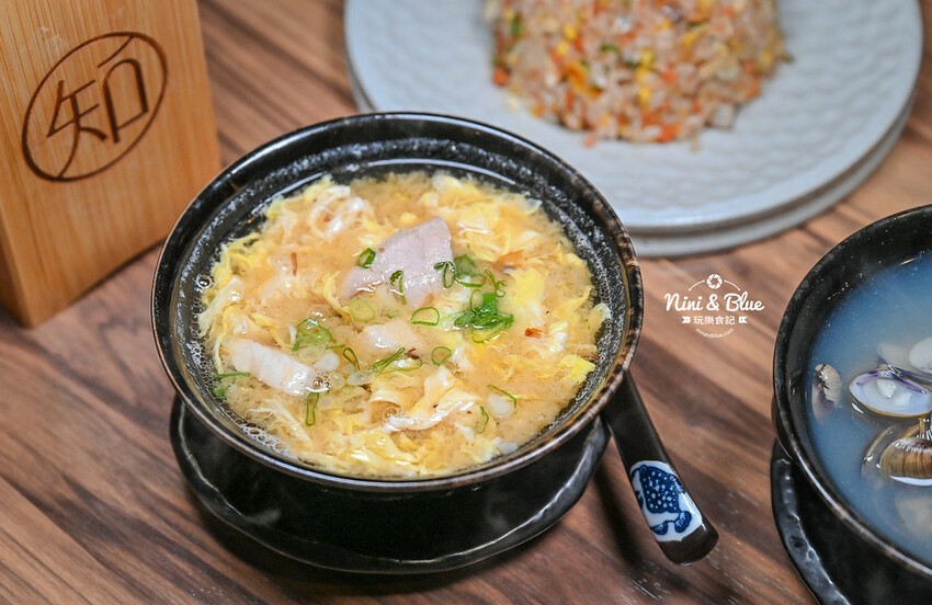 知戶酒食 |台中逢甲日式居酒屋，深夜巷弄裡的老宅宵夜美食，有老闆敲鐘請客活動 @Nini and Blue  玩樂食記